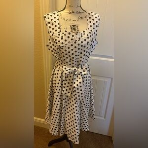 New Heroecol Retro Inspired White/Black Dress (XL)